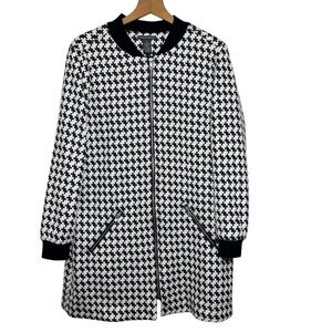 Chelsea & Theodore Houndstooth Long full zip jacket with pockets. Women’s XL